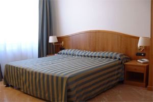 Xtrallusion offers characteristic Bed and Breakfast, B&B, Guest House, Hotel, Albergo and Country Lodge accommodation in Italy. Plus independent self-guided Walking, Adventure, Activity, Skiing and Paragliding Holiday itineraries on the Italian Rivieras, in the Italian Lakes, in the Italian Alps and in some of the most beautiful corners of Italy.